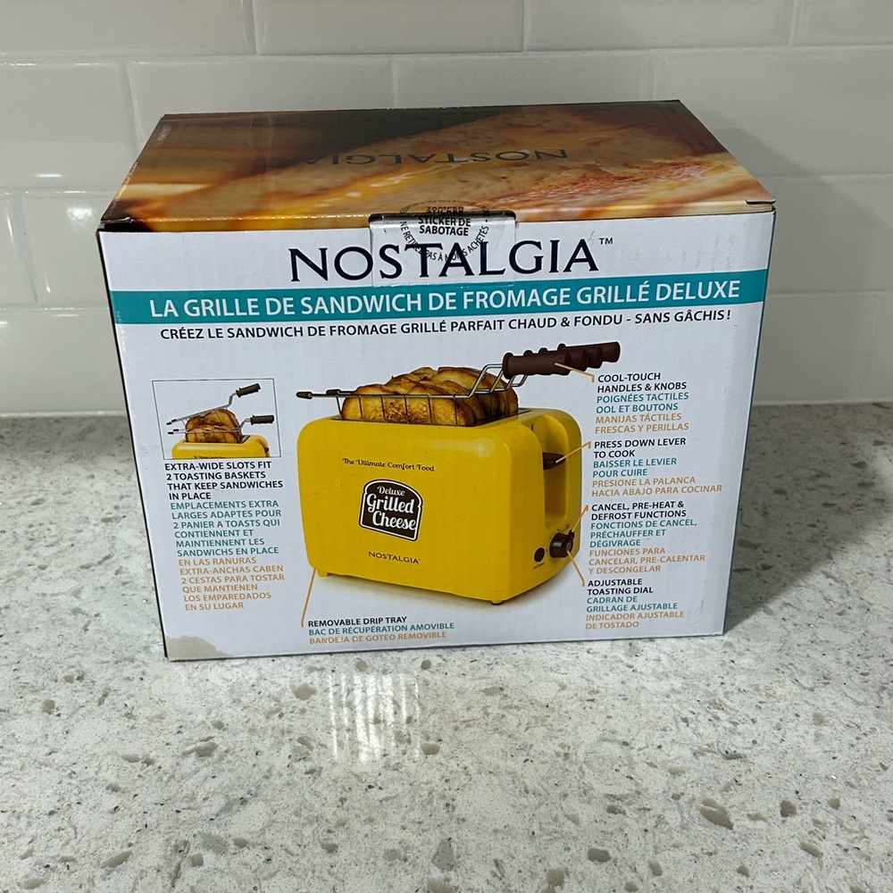New Nostalgia Yellow Deluxe Grilled  Cheese Sandwich Toaster Maker Easy Clean - Picture 4 of 4